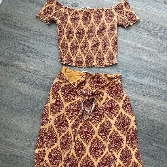 2-Piece - Picture 2 of 4